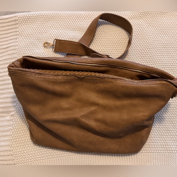 Elegant Brown Woven Leather Shoulder Bag - Picture 4 of 4